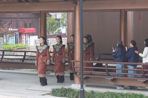 杭州“女侍卫”巡街出圈平均1米7 吴越文化博物馆女子巡逻队火出圈 杭州“女侍卫”巡街出圈平均1米7 吴越文化博物馆女子巡逻队火出圈