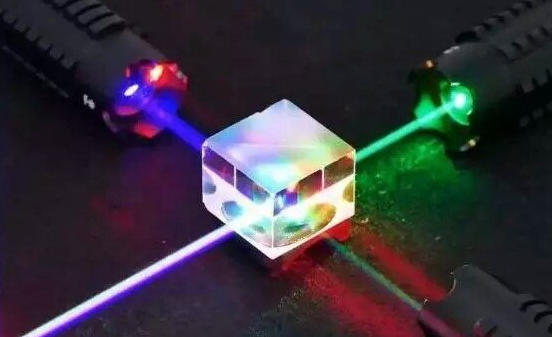 光子芯片实现毫瓦级紫外光输出 芯片级紫外光源跨入可用门槛