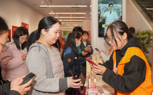 一个百万亿级产业要诞生了 我国服务业增加值已突破80万亿元 一个百万亿级产业要诞生了 我国服务业增加值已突破80万亿元