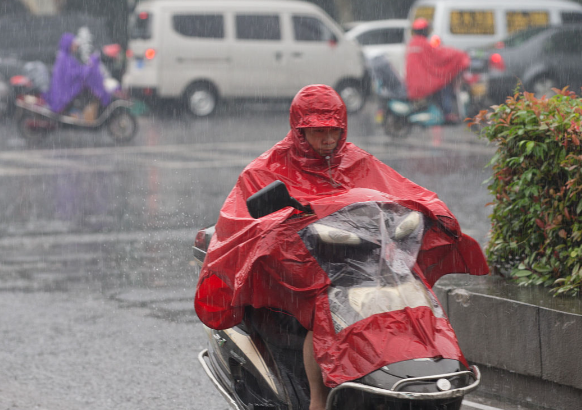 4月27大风、暴雨、强对流三预警齐发 湖南北部局地有大暴雨等强对流天气