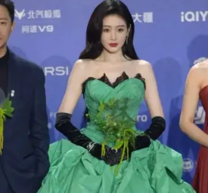高圆圆张天爱史上最美红绿配 2026高圆圆张天爱《森中有林》 高圆圆张天爱史上最美红绿配 2026高圆圆张天爱《森中有林》