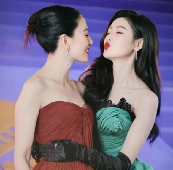 高圆圆张天爱史上最美红绿配 2026高圆圆张天爱《森中有林》 高圆圆张天爱史上最美红绿配 2026高圆圆张天爱《森中有林》