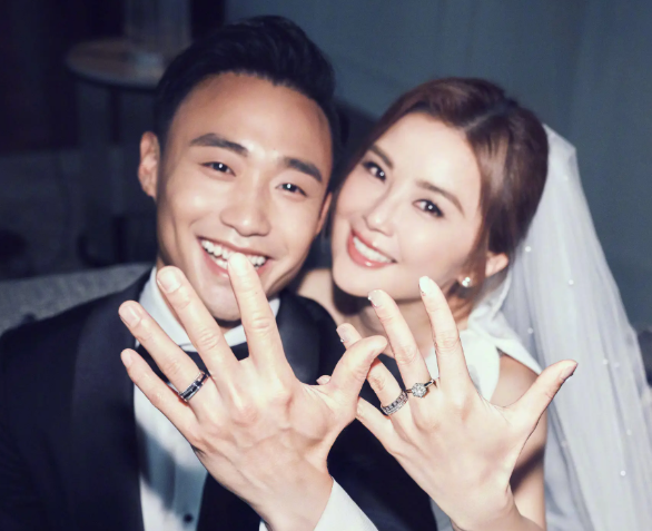 蔡卓妍再婚老公是小10岁健身教练 2026蔡卓妍官宣结婚 蔡卓妍再婚老公是小10岁健身教练 2026蔡卓妍官宣结婚