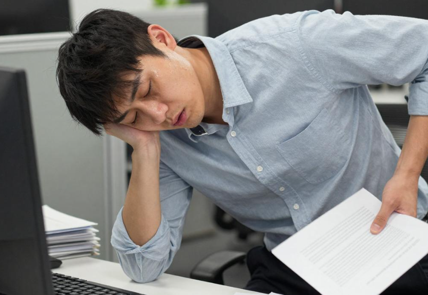 身体严重缺觉的7个迹象，这7个迹象是身体发出的“维修”信号