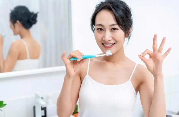 醋加盐刷牙引热议专家:损伤不可逆 醋加盐刷牙对牙齿有什么影响 醋加盐刷牙引热议专家:损伤不可逆 醋加盐刷牙对牙齿有什么影响