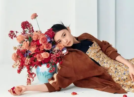 刘浩存时尚先生四月刊 2026刘浩存00后首位登封繁花少女