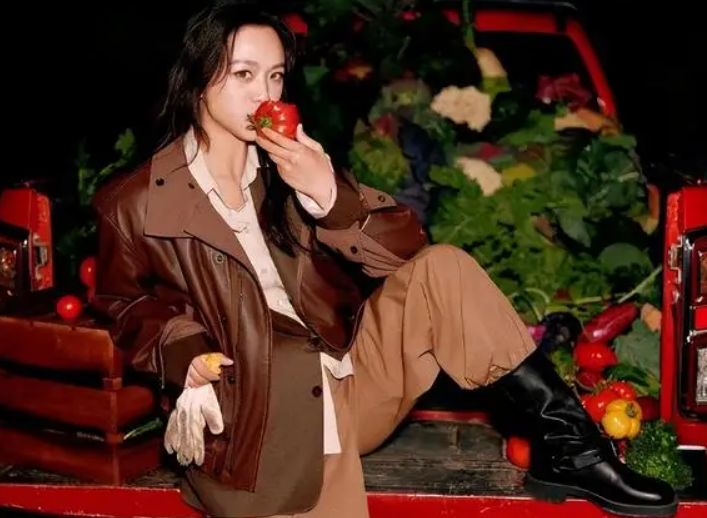 汤唯六登四月刊 2026汤唯不被定义的松弛美学 汤唯六登四月刊 2026汤唯不被定义的松弛美学