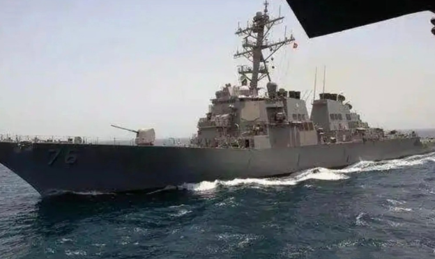美国海军又一艘主力战舰烧了 美海军第七舰队“希金斯” 号驱逐舰突发大火 美国海军又一艘主力战舰烧了 美海军第七舰队“希金斯” 号驱逐舰突发大火