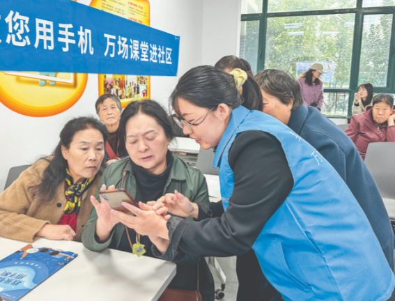 爸妈正被“网瘾”偷走幸福 我国60岁及以上"银发网民"规模已达1.61亿人
