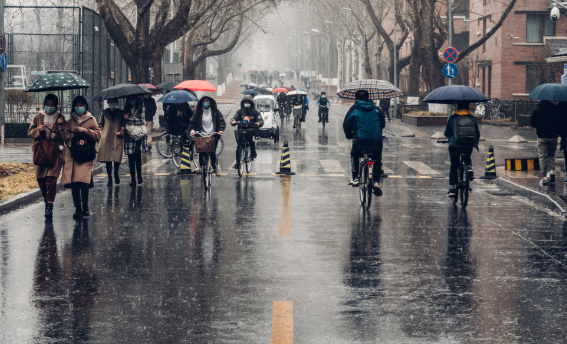 局地暴雨大暴雨气象台发蓝色预警 今明两天我国将自北向南陆续出现降温