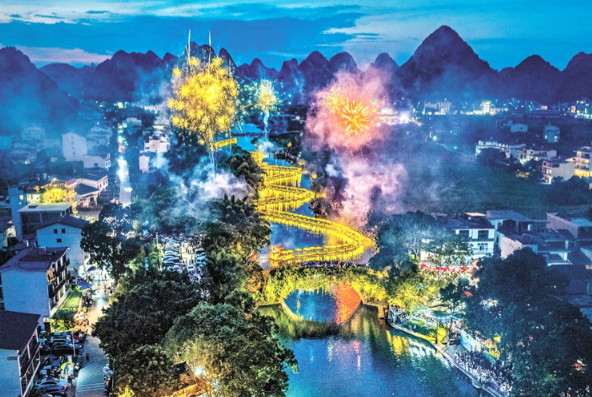 今年五一小县城赢麻了 2026年五一假期县域旅游热度同比增长128% 今年五一小县城赢麻了 2026年五一假期县域旅游热度同比增长128%
