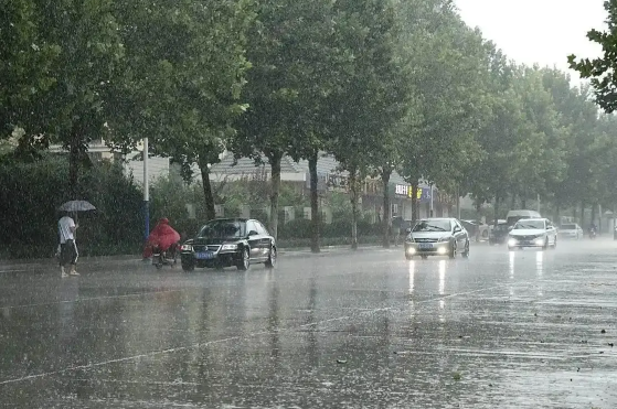 局地暴雨大暴雨气象台发蓝色预警 今明两天我国将自北向南陆续出现降温