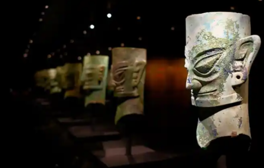三星堆出土“来自上天的馈赠” 三星堆7号坑出土纯陨铁制品