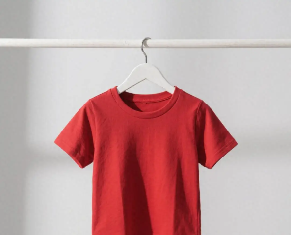 今天起出门多穿红色衣服，红色衣服可以防晒降温吗?