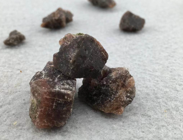 硇砂的功效与作用有哪些 硇砂和哪些药材一起使用效果更好