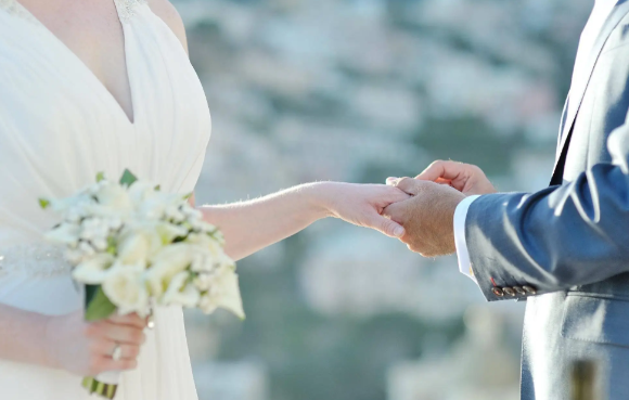 “三无婚礼”为何获赞 更多年轻人追求简约婚礼