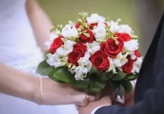 “三无婚礼”为何获赞 更多年轻人追求简约婚礼