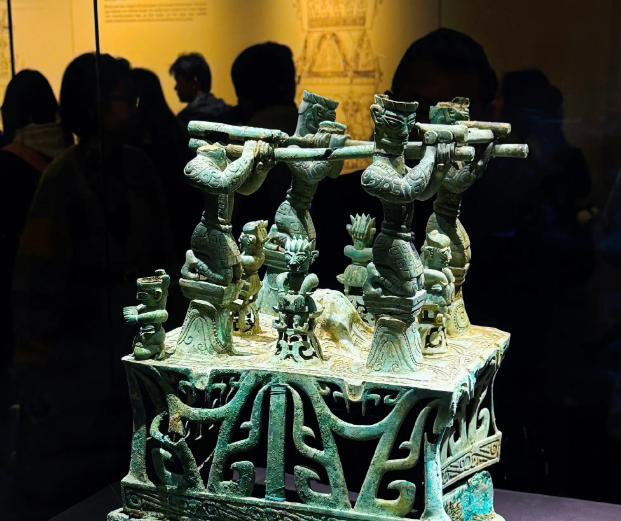三星堆考古发现神秘器物，7号坑挖出“天外来客”?