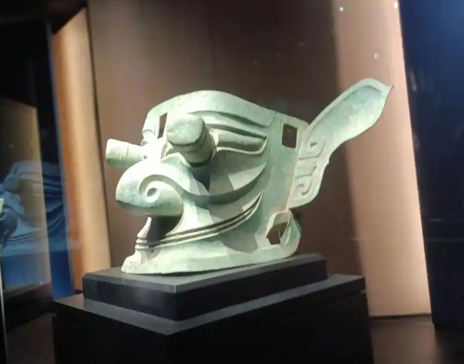三星堆考古发现神秘器物，7号坑挖出“天外来客”?