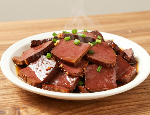 如何区分正常与病理性黑便？ 2026如何科学食用猪血不盲目“排毒”？