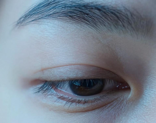 眼睛有脓性分泌物是干眼症吗？ 2026吃三文鱼可以改善干眼症吗？