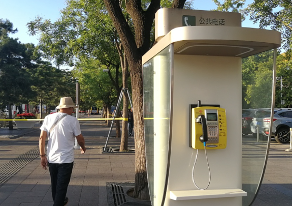 北京街头还有公共电话 北京街头现存约500组公共电话亭
