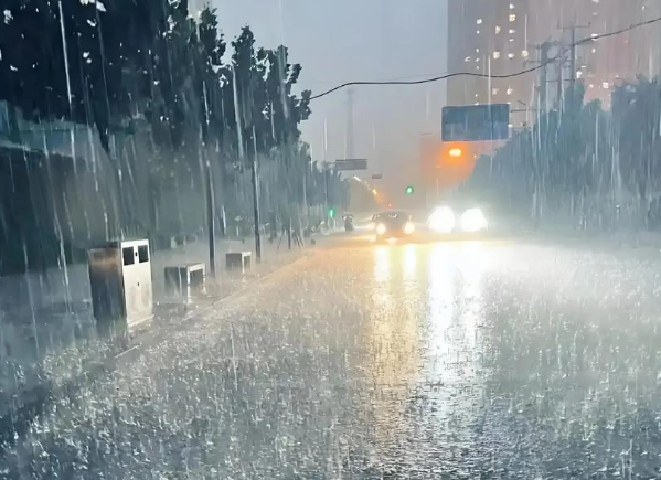 本轮降雨为何如此之强?此轮降雨为何贯穿南北?