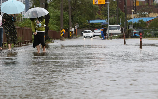 今年暴雨为啥这么早这么猛 我国多地气象站点雨量破纪录 今年暴雨为啥这么早这么猛 我国多地气象站点雨量破纪录