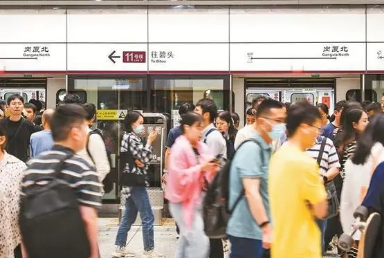 深圳常住人口破1800万去年增量第一 深圳城镇人口占比达99.79%