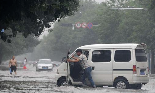 多地迎来强降雨自驾出行需谨慎 强降雨天气尽量减少非必要出行