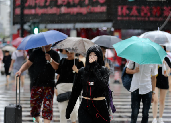 雨雨雨这份防潮指南请收藏 多地异常暴雨密集“跟子弹一样” 雨雨雨这份防潮指南请收藏 多地异常暴雨密集“跟子弹一样”