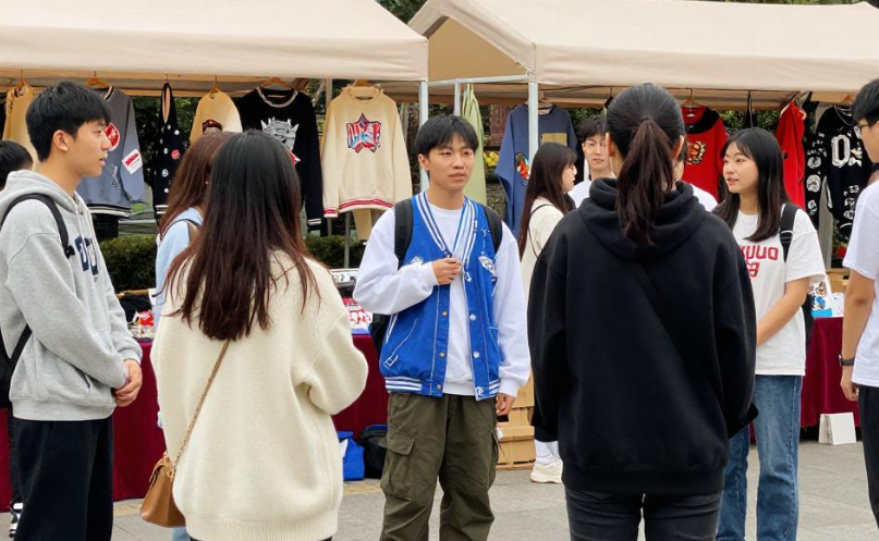 全世界最容易撞衫的地方就是大学 为何校园穿搭总会出现集体撞衫？