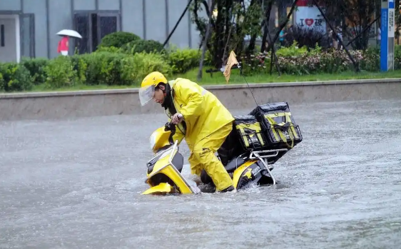 雨雨雨这份防潮指南请收藏 多地异常暴雨密集“跟子弹一样” 雨雨雨这份防潮指南请收藏 多地异常暴雨密集“跟子弹一样”
