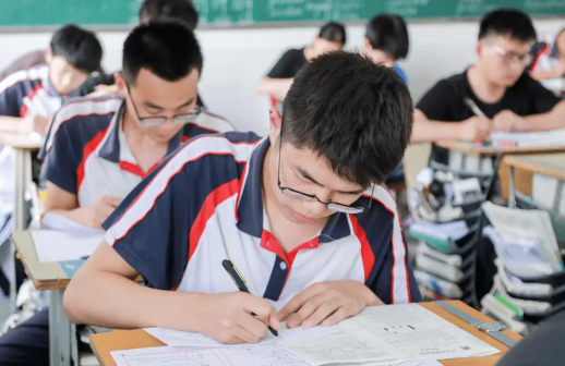 多地提醒:高考戴眼镜须接受查验 智能眼镜等进入考场构成违规
