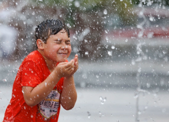 广东高温持续多地超37℃ 预计3日至5日广东全省天气炎热