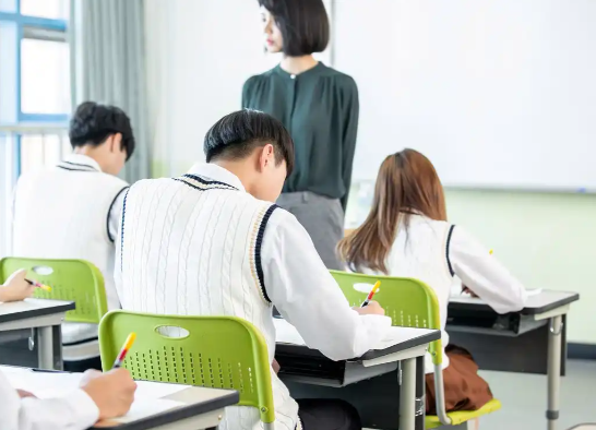 多地提醒:高考戴眼镜须接受查验 智能眼镜等进入考场构成违规