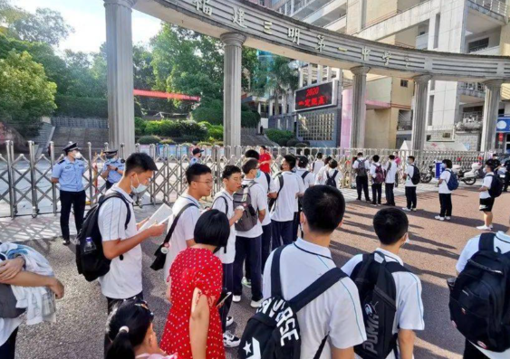 高考报名人数为什么会下降 2026年全国高考报名人数较上年减少45万人