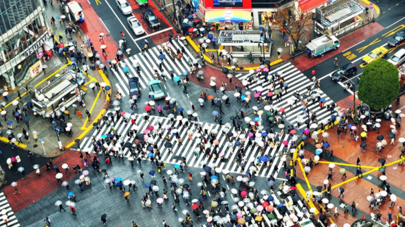 日本新生儿数量及总和生育率创新低 日本自然人口连续两年减少超90万人