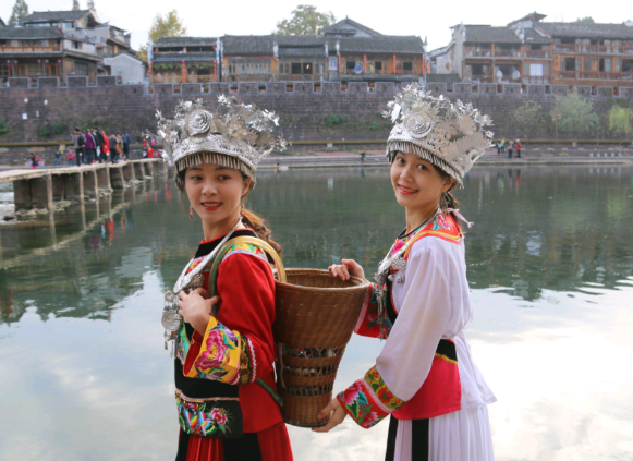 毕业出游成为当下文旅市场热点 多地面向应届毕业生推出专项文旅产品 毕业出游成为当下文旅市场热点 多地面向应届毕业生推出专项文旅产品