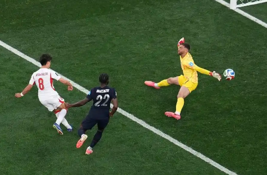土耳其3比2绝杀美国 世界杯D组土耳其3:2美国