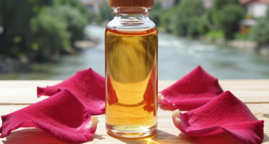 波黑萨拉热窝玫瑰精油对痤疮有改善作用吗？