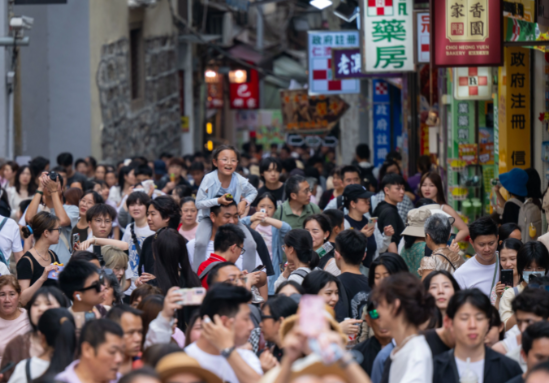 机票销量暴涨1240% 来中国避暑火了 今年上半年我国入境外国人超2291万人次
