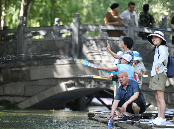 地球正在发烧50°C高温来了 2026年全球多地测出突破性高温 地球正在发烧50°C高温来了 2026年全球多地测出突破性高温