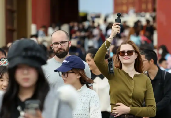 西方Z世代为何开始“粉”中国 2026上半年我国入境外国人达2291.4万人次