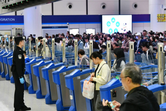 西方Z世代为何开始“粉”中国 2026上半年我国入境外国人达2291.4万人次
