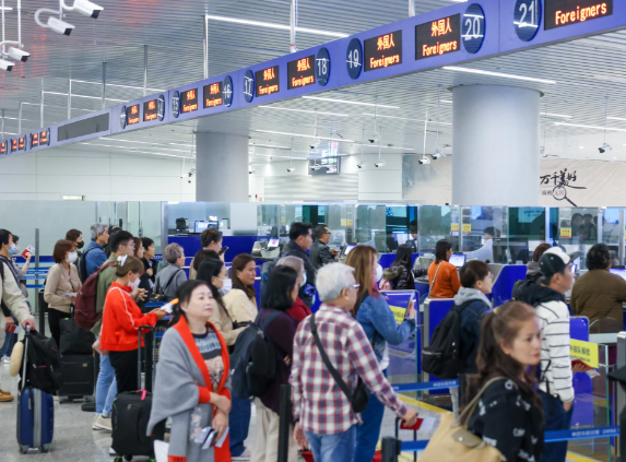 中国240小时过境免签“朋友圈”扩大 我国240小时过境免签政策适用国家增至57国