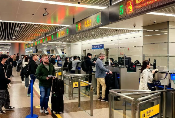 中国240小时过境免签“朋友圈”扩大 我国240小时过境免签政策适用国家增至57国