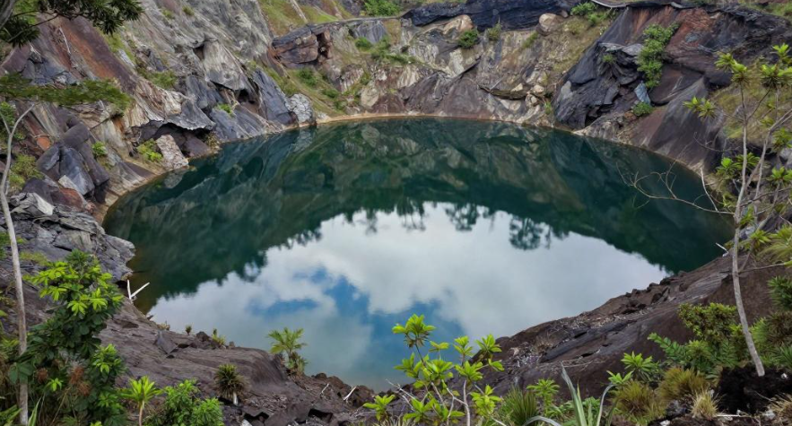 弗洛勒斯岛火山湖如何影响科莫多龙周边旅游定价？