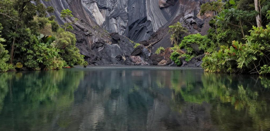 弗洛勒斯岛火山湖如何影响科莫多龙周边旅游定价？