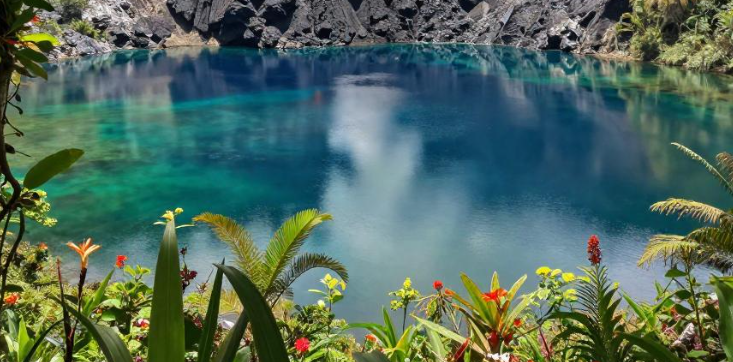 弗洛勒斯岛火山湖如何影响科莫多龙周边旅游定价？